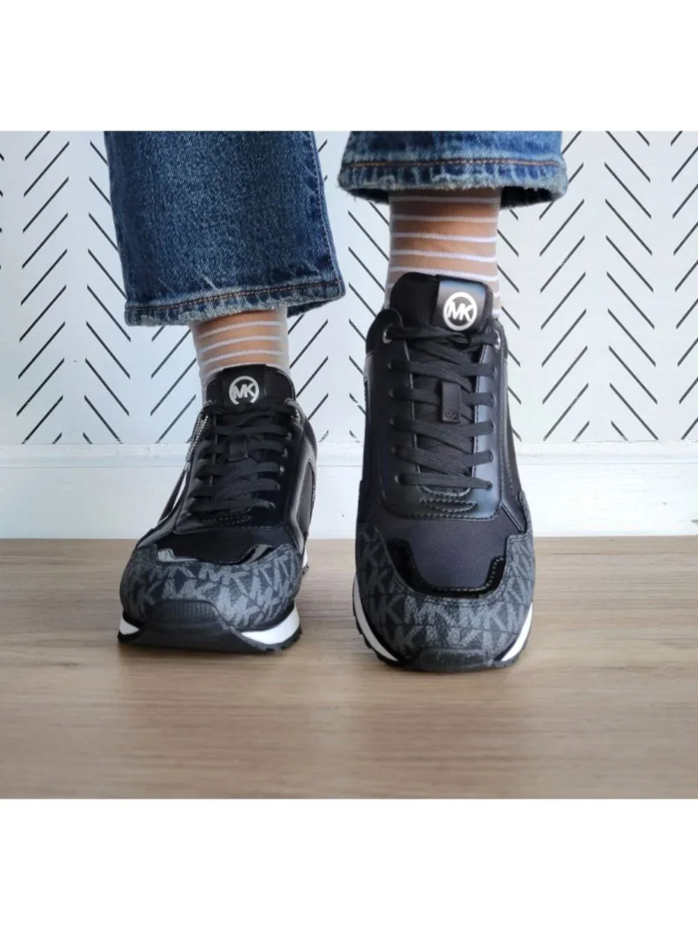 ❤️MICHAEL KORS WILMA Trainer Sneaker 10 Womens Shoes Black Monogram MK Logo New - Picture 6 of 11